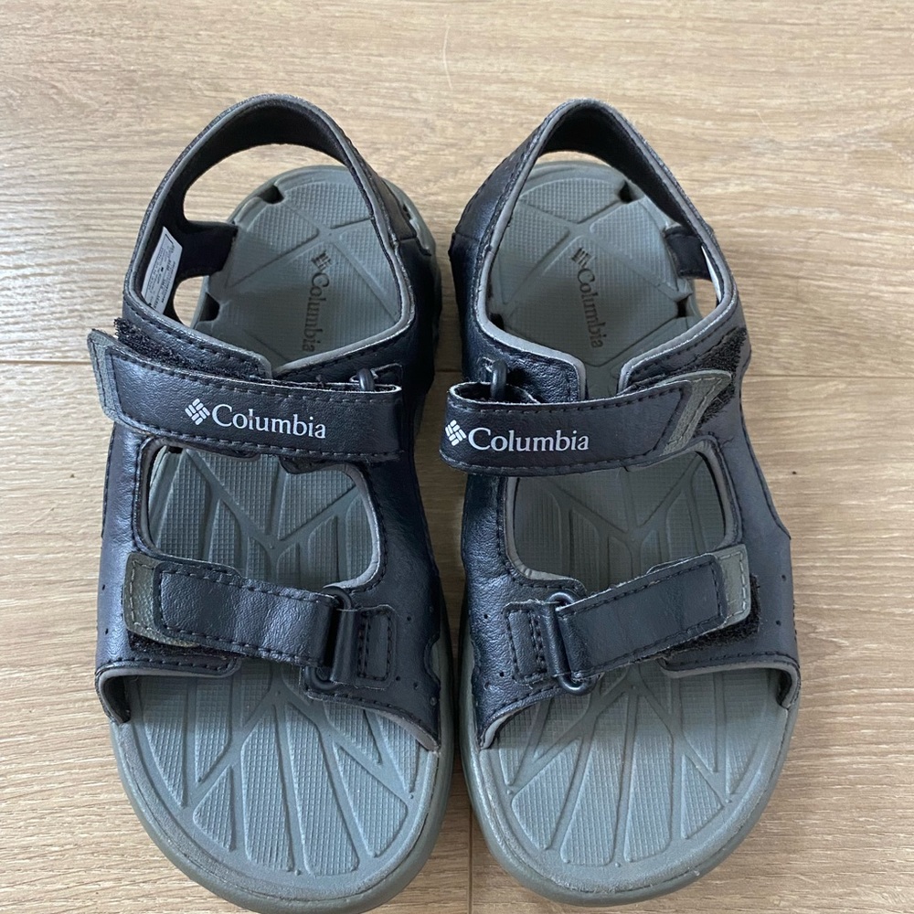 Boys Columbia sandals size 1